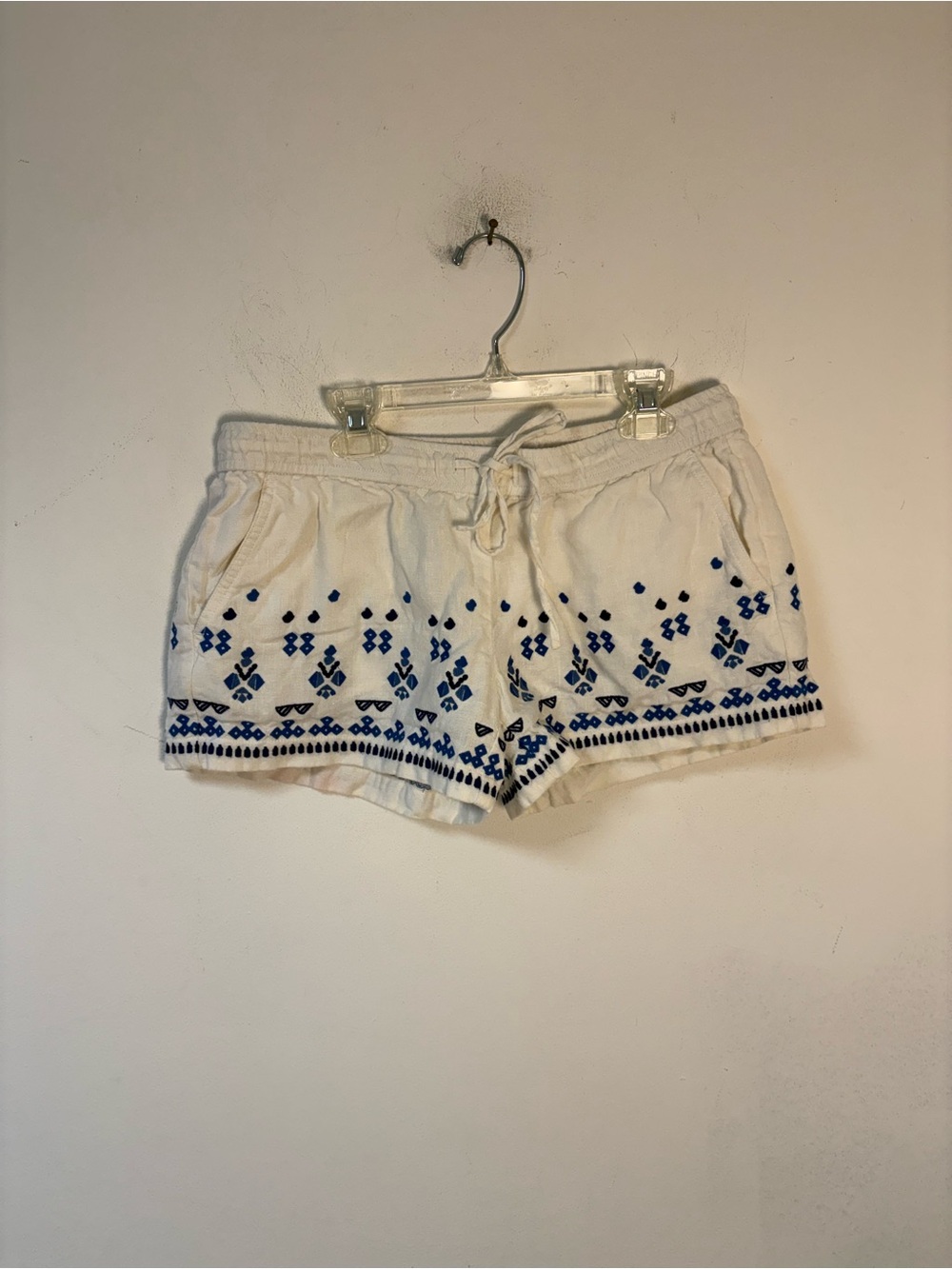 Vineyard Vines Womens White Linen Shorts with Blue Embroidered Detail XS